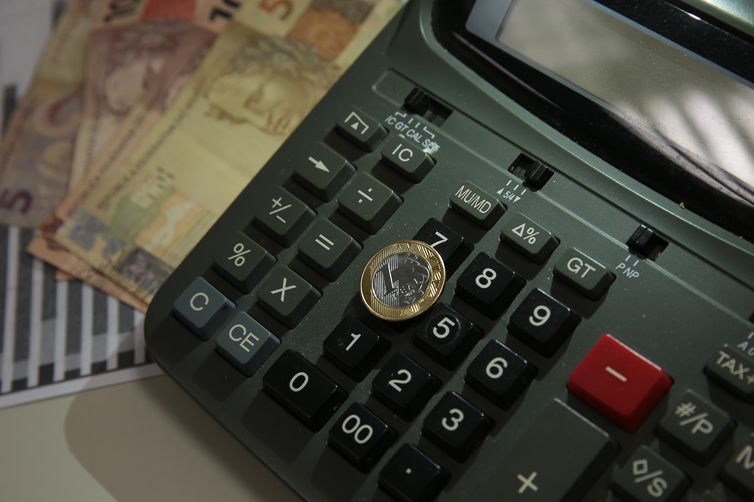Economia reduz estimativa oficial de inflação de 6,3% para 5,85%