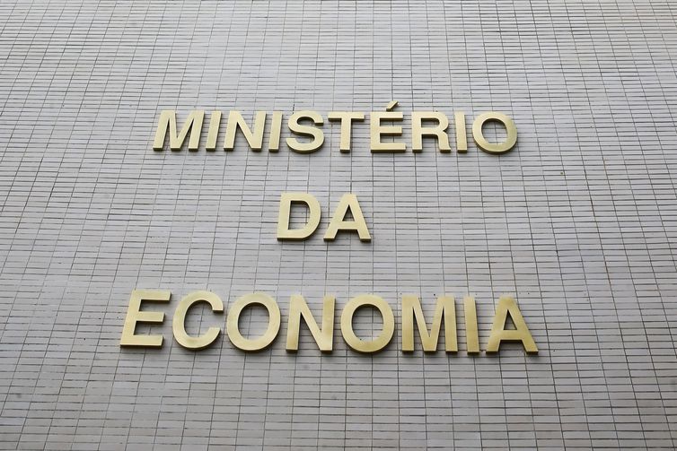 Projeção de superávit primário em 2022 sobe para R$ 23,36 bilhões